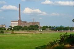 Blick über den Rhein auf Thyssen-Krupp Kraftwerk Hermann Wenzel