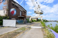 Foto-9005560-DE-Krefeld-Hafen-GelberKran-web-1920-80