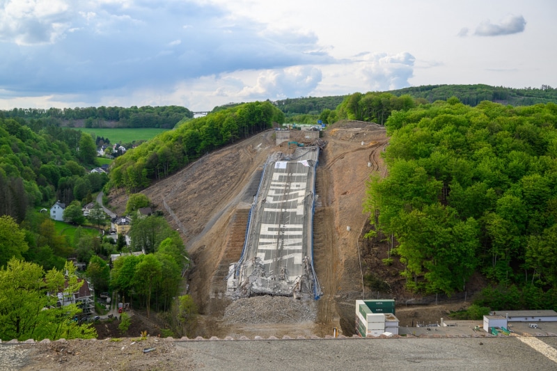 Foto-9003233-DE-Luedenscheid-Rahmedetalbruecke-nach-der-Sprengung-web-1920-80