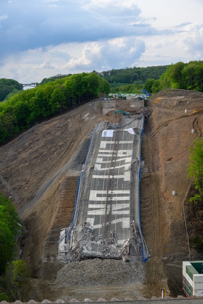 Foto-9003237-DE-Luedenscheid-Rahmedetalbruecke-nach-der-Sprengung-web-1920-80