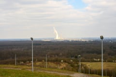 Blick von der Halde Rheinpreußen in Moers auf ein Kraftwerk