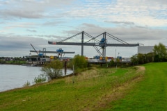 Blick auf uct Container Terminal am Rhein