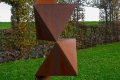 Foto-9010590-DE-Rees-Skulpturenpark-Dreiecke-web-1920-80