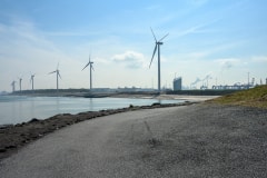 Windräder im Rotterdamer Hafen
