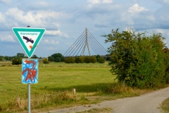 Niederrheinbrücke in Wesel von der alten Eisenbahnbrücke aus gesehen
