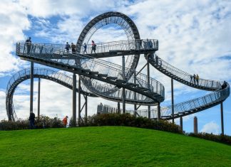 Tiger & Turtle – Magic Mountain