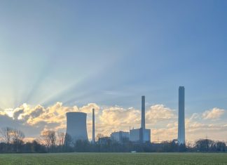 Die Kühlturmsprengung im Kraftwerk Voerde