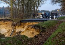 Bruchstraße in Coesfeld-Lette auf Höhe des Quarzwerks abgebrochen