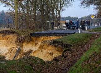 Bruchstraße in Coesfeld-Lette auf Höhe des Quarzwerks abgebrochen